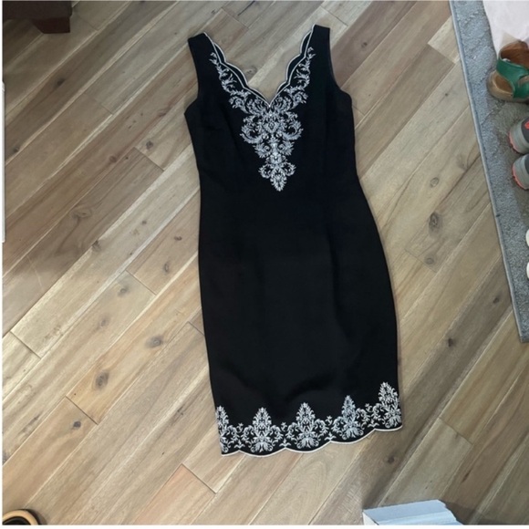 Maggy London Dresses & Skirts - Maggy London dress size 6